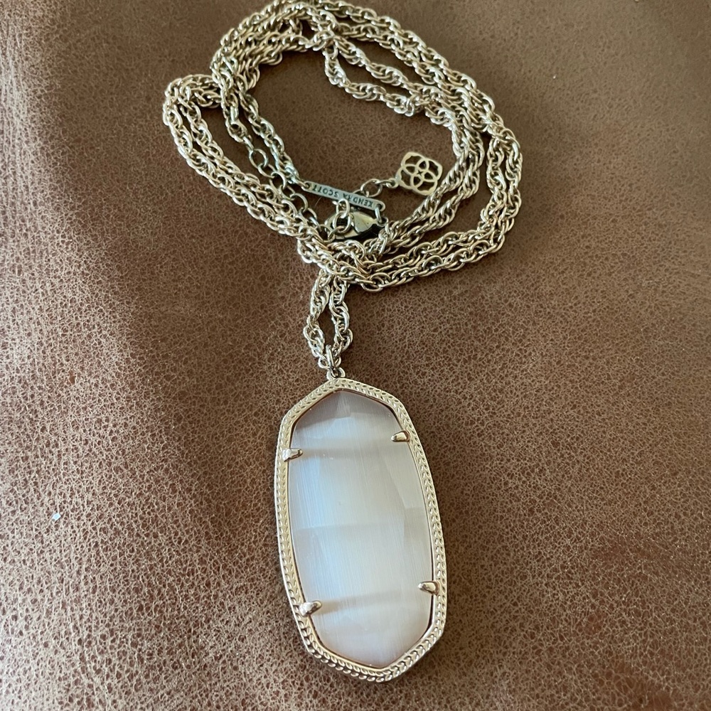 Kendra Scott necklace